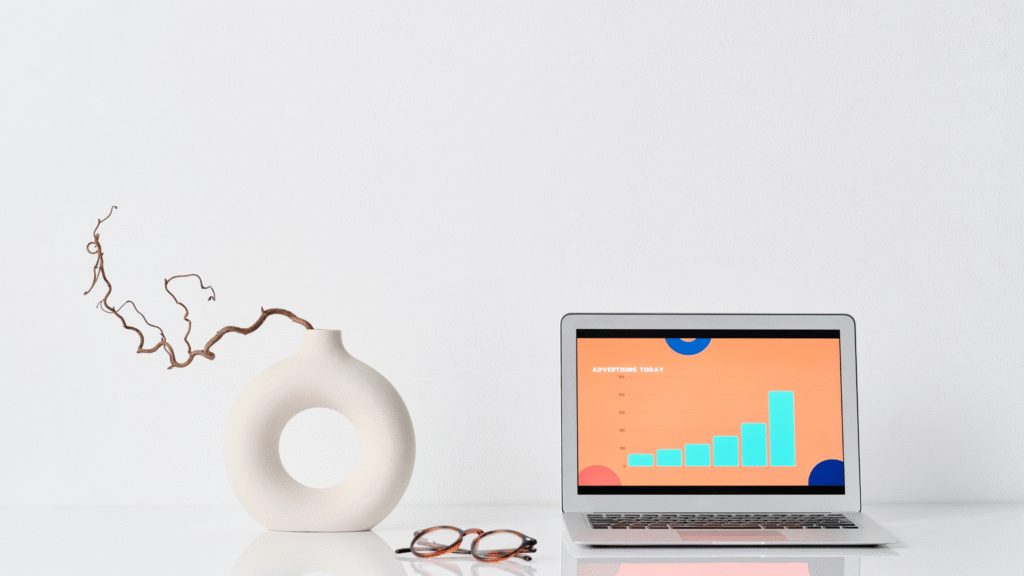 Customer acquisition and performance marketing trends for 2025 infographic including AI personalization, omnichannel strategy, and data-driven growth.